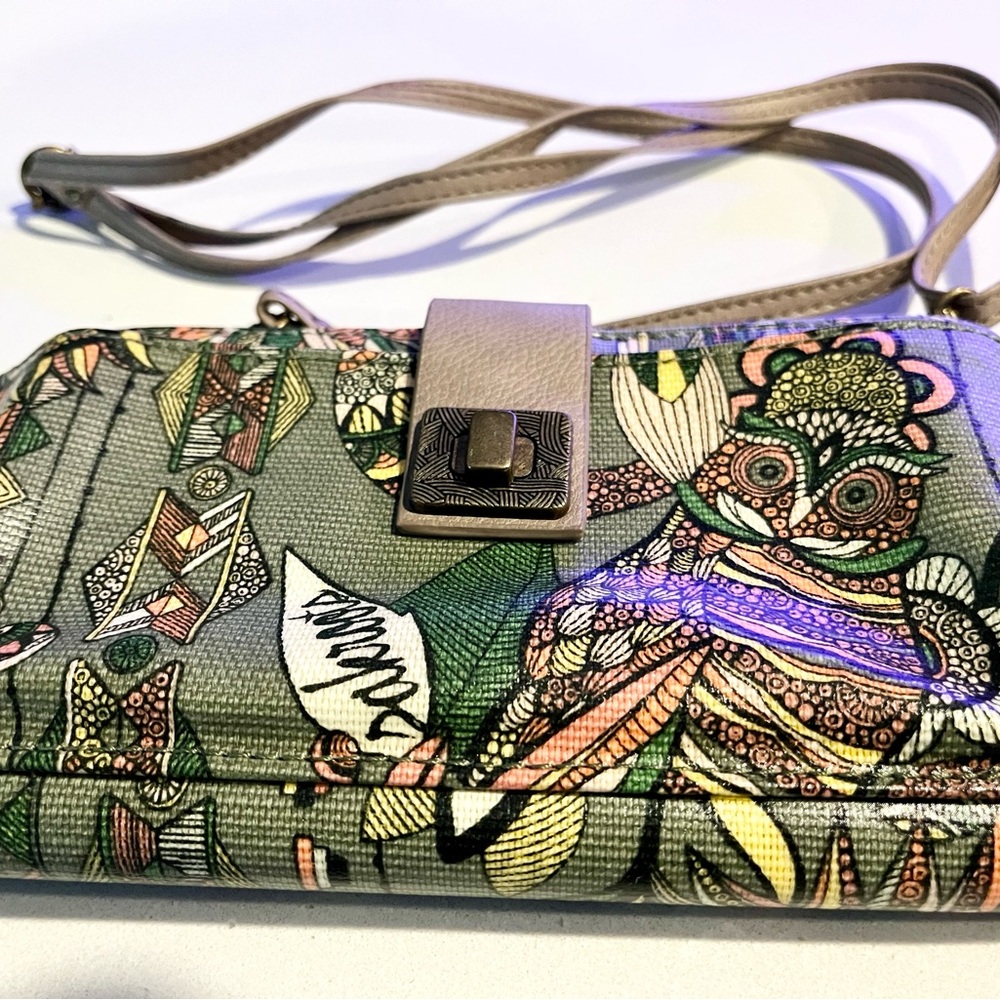 Like new: Sakroots crossbody/wristlet/wallet - Sienna Spirit Desert print